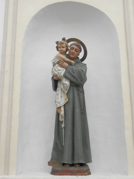 Interior de la Iglesia · 19